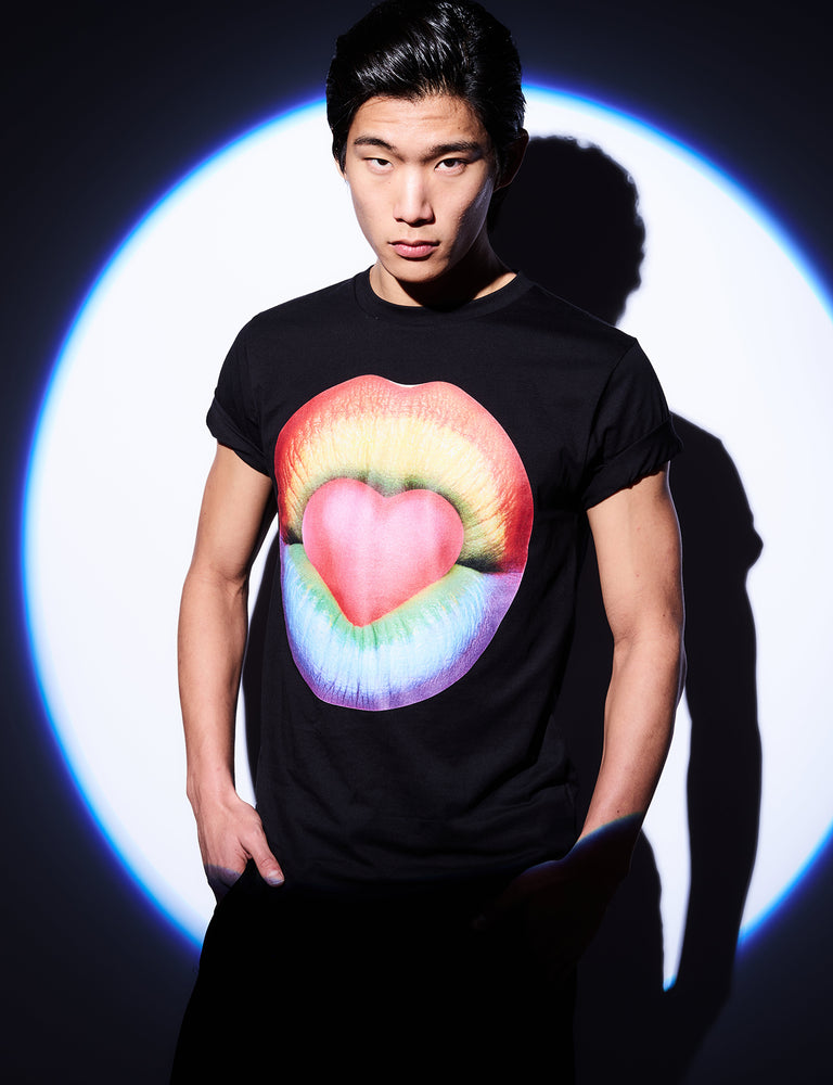 Rainbow Heart Lips: Unisex Essentials T-shirt