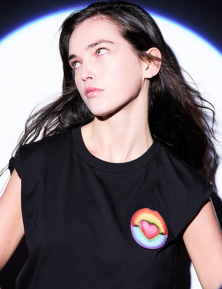 Rainbow Heart Lips Emblem: Unisex Essentials T-shirt